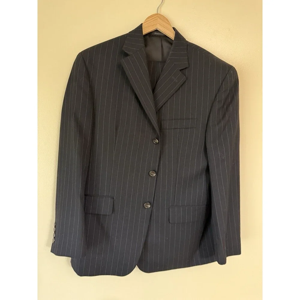 Chaps Sophisticated Men Pinstriped Suit Size 40S Retails for over $200
